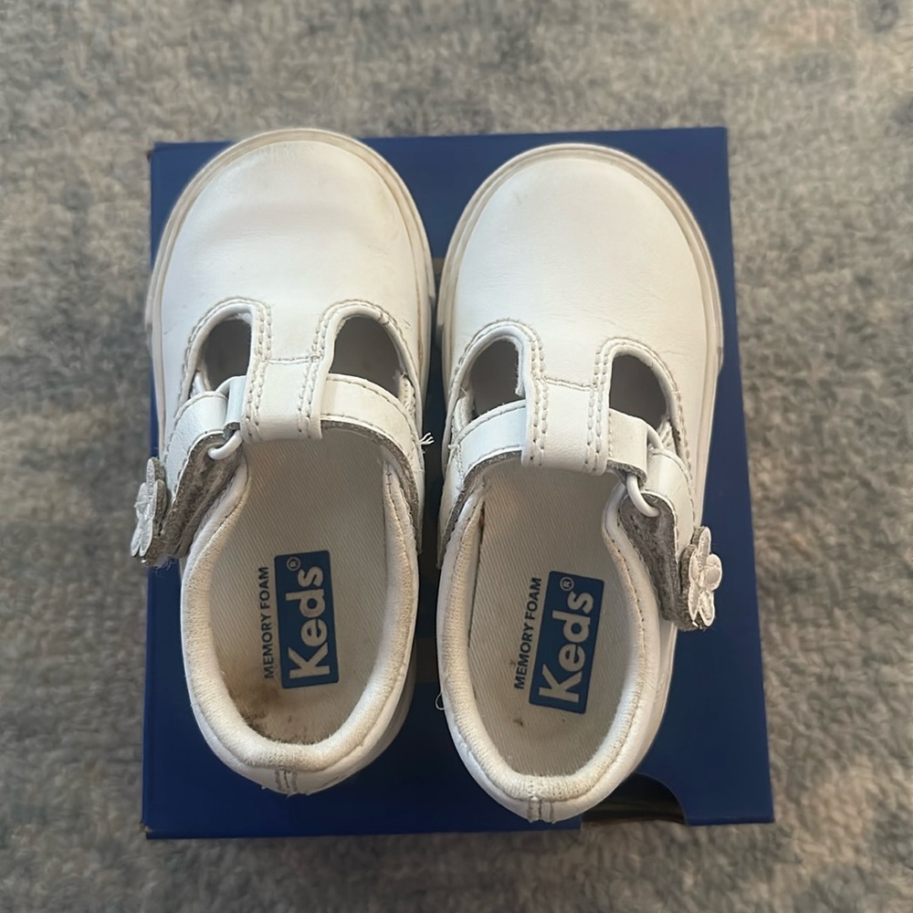 Keds Daphne white leather girls T-strap sneaker 5.5 M